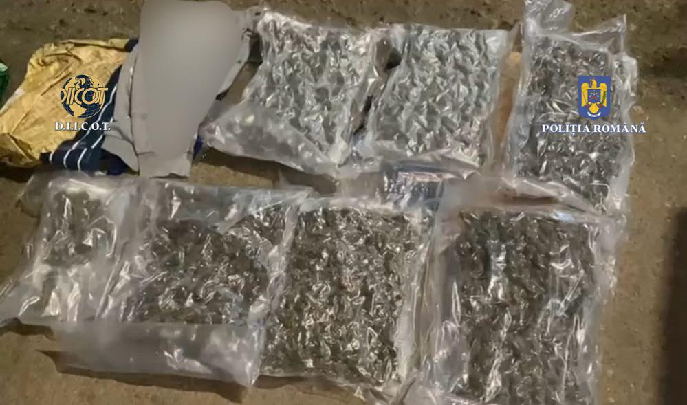 Un bărbat a fost prins în flagrant de procurorii DIICOT după ce a comandat peste 6 kilograme de canabis din Spania