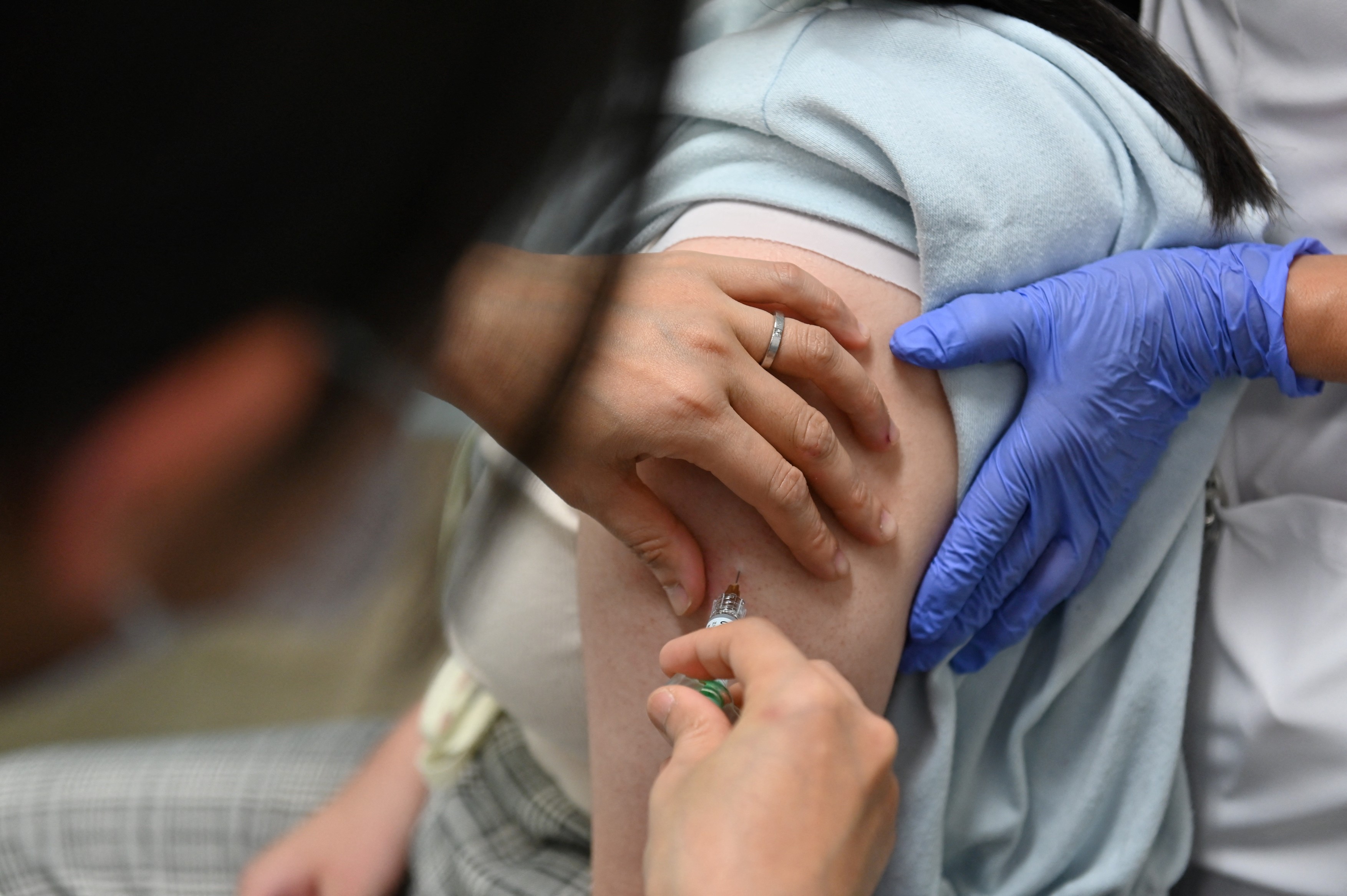 Partidul SOS România consideră vaccinul HPV drept „o politică periculoasă”. Moțiune depusă în Senat împotriva lui Alexandru Rafila