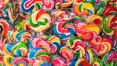 Many,Styles,Of,Colorful,Spiral,Lollipops,For,Sale,At,Grocery