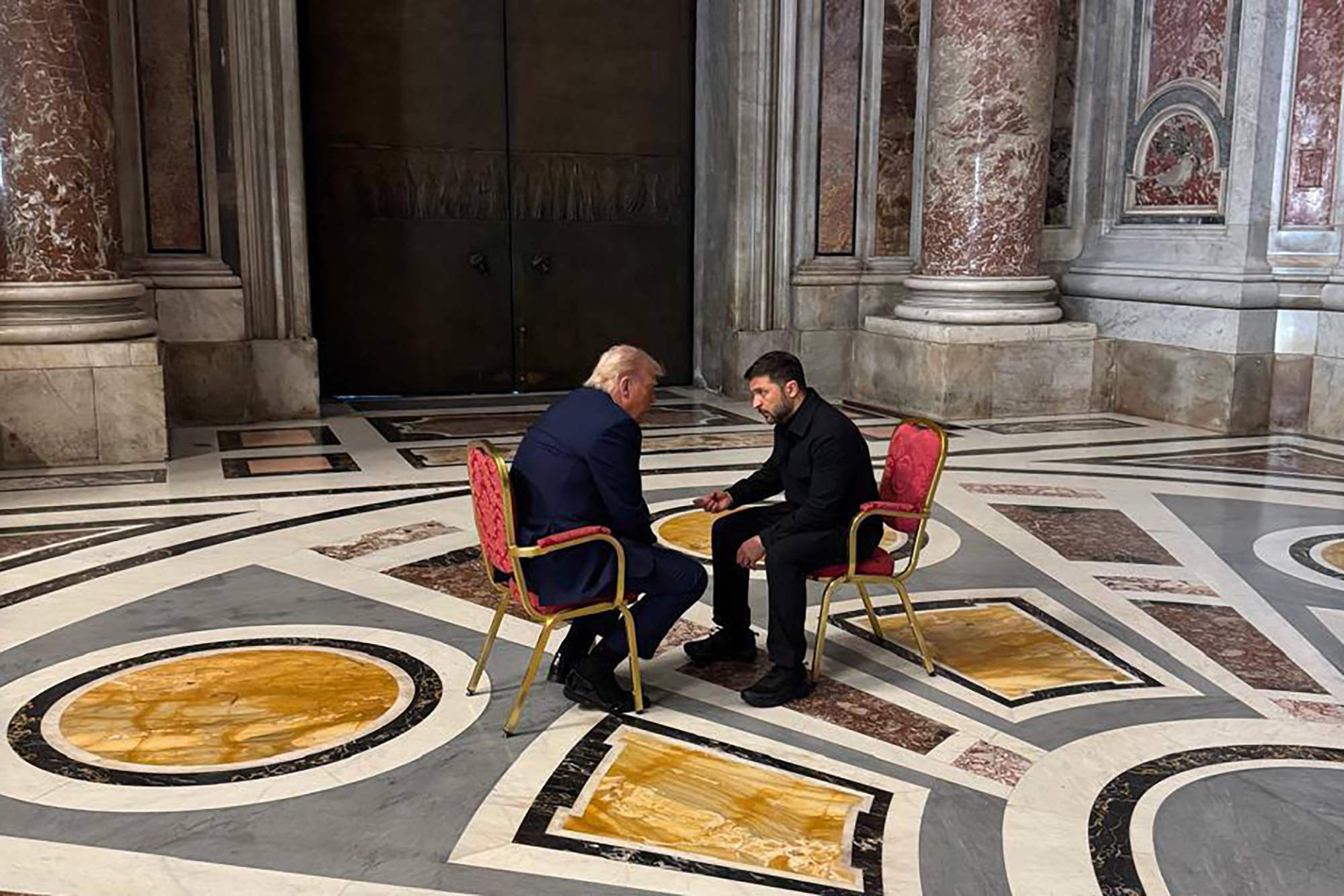 Zelenski vrea să discute cu Trump despre achiziţia de arme americane la summitul G7 din Canada