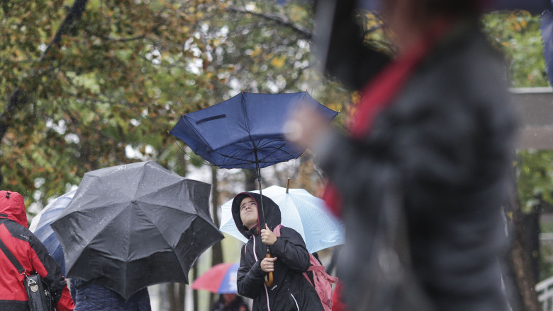 HARTĂ Noi alerte meteo: cod galben de vânt puternic. ANM anunță vreme rea în cea mai mare parte a țării până joi. Cum va fi în Capitală