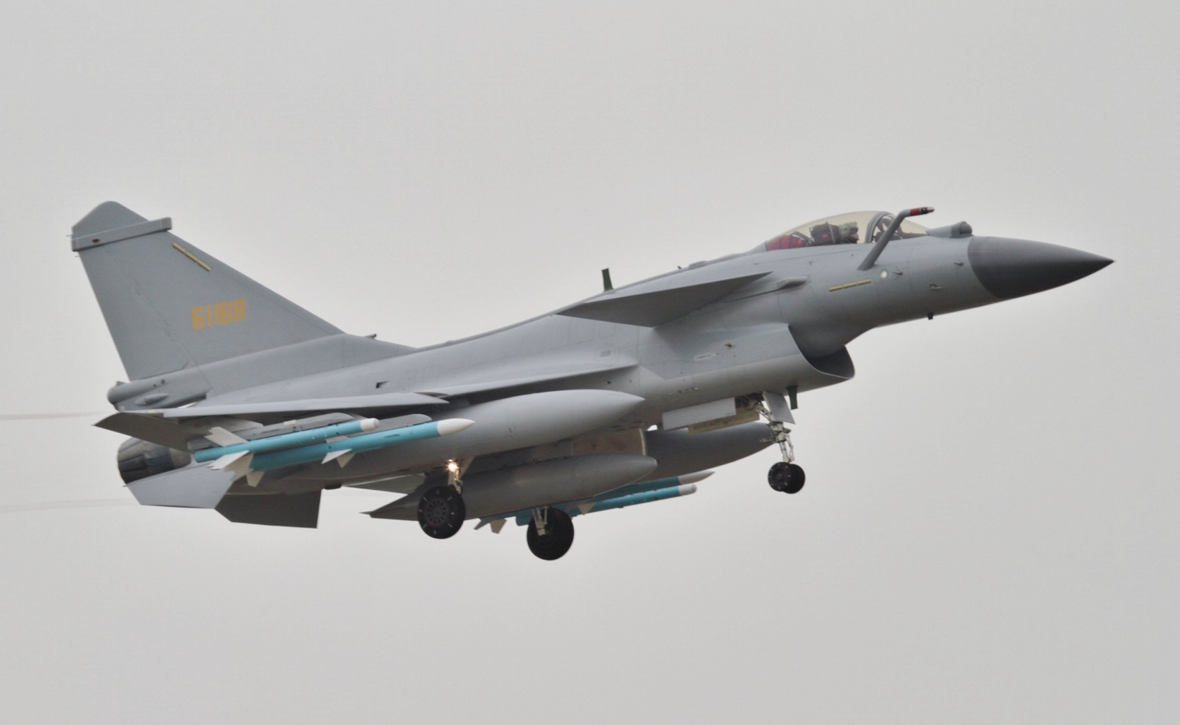 J-10 chineze versus Rafale franceze. Bătălia aeriană dintre Pakistan și India devine studiu de caz pentru armatele lumii