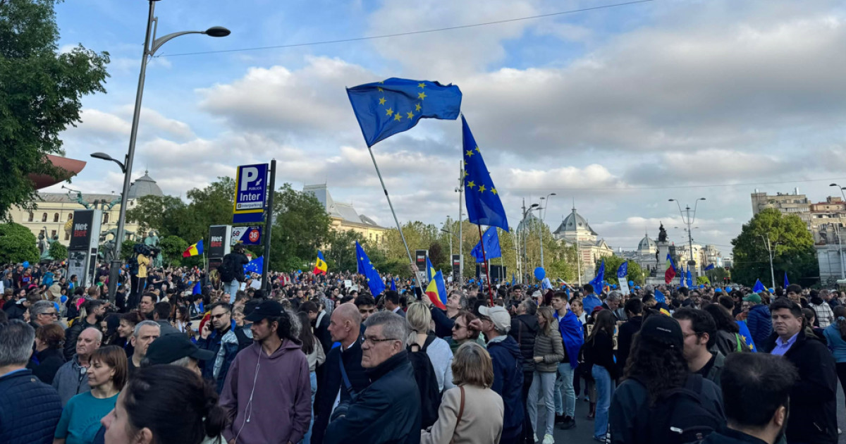 Marșuri pro-UE în orașe din țară, zeci de mii de români au ieșit în stradă. În București s-a strigat: Coadă la urne, nu la pașapoarte|EpicNews