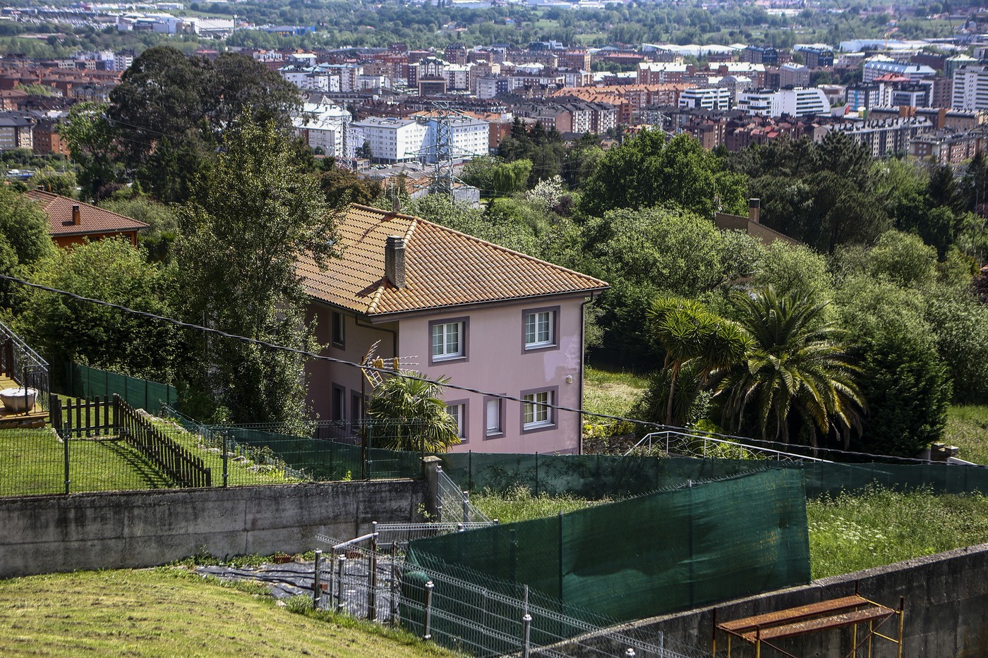 Caz șocant în Spania: o familie și-a ținut copiii închiși în casă de la începutul pandemiei de COVID. Părinții au fost reținuți