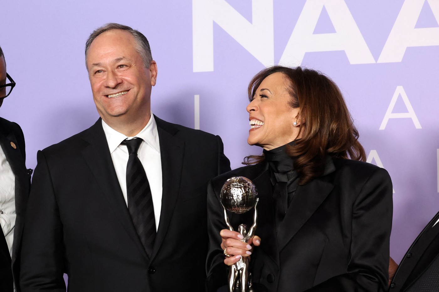 Administrația Trump l-a concediat pe soțul Kamalei Harris