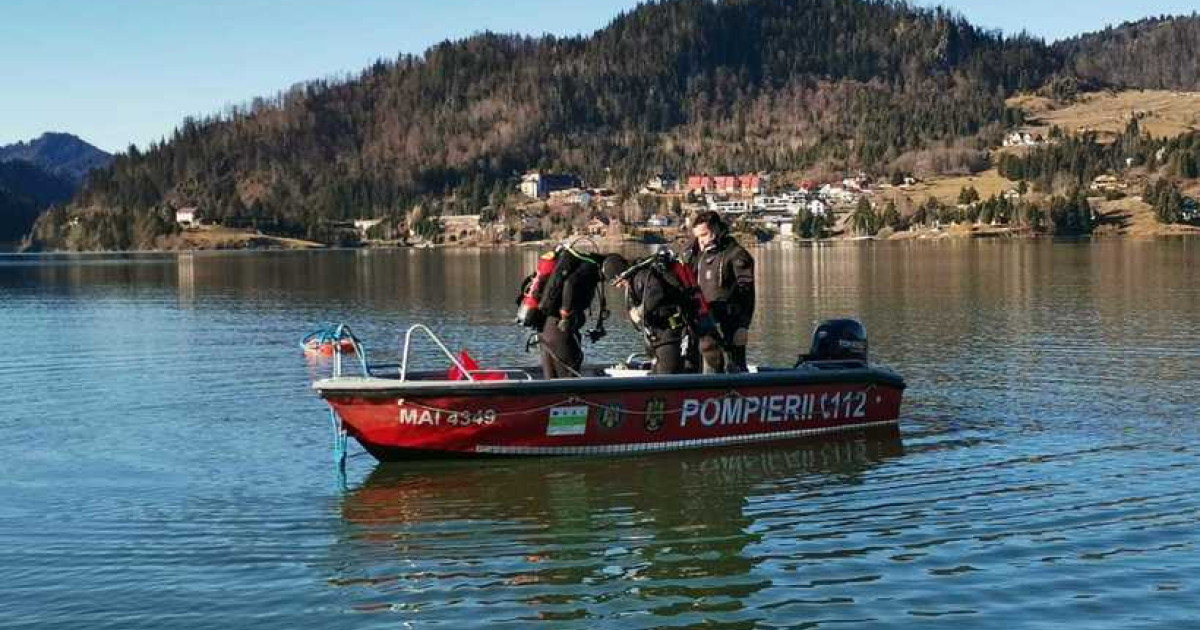 Tragedie pe lacul Colibița: adolescent căutat de scafandri după căderea din barcă