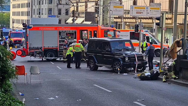 Mai mulţi răniţi după ce o maşină a intrat în pietoni într-o intersecție din oraşul german Stuttgart