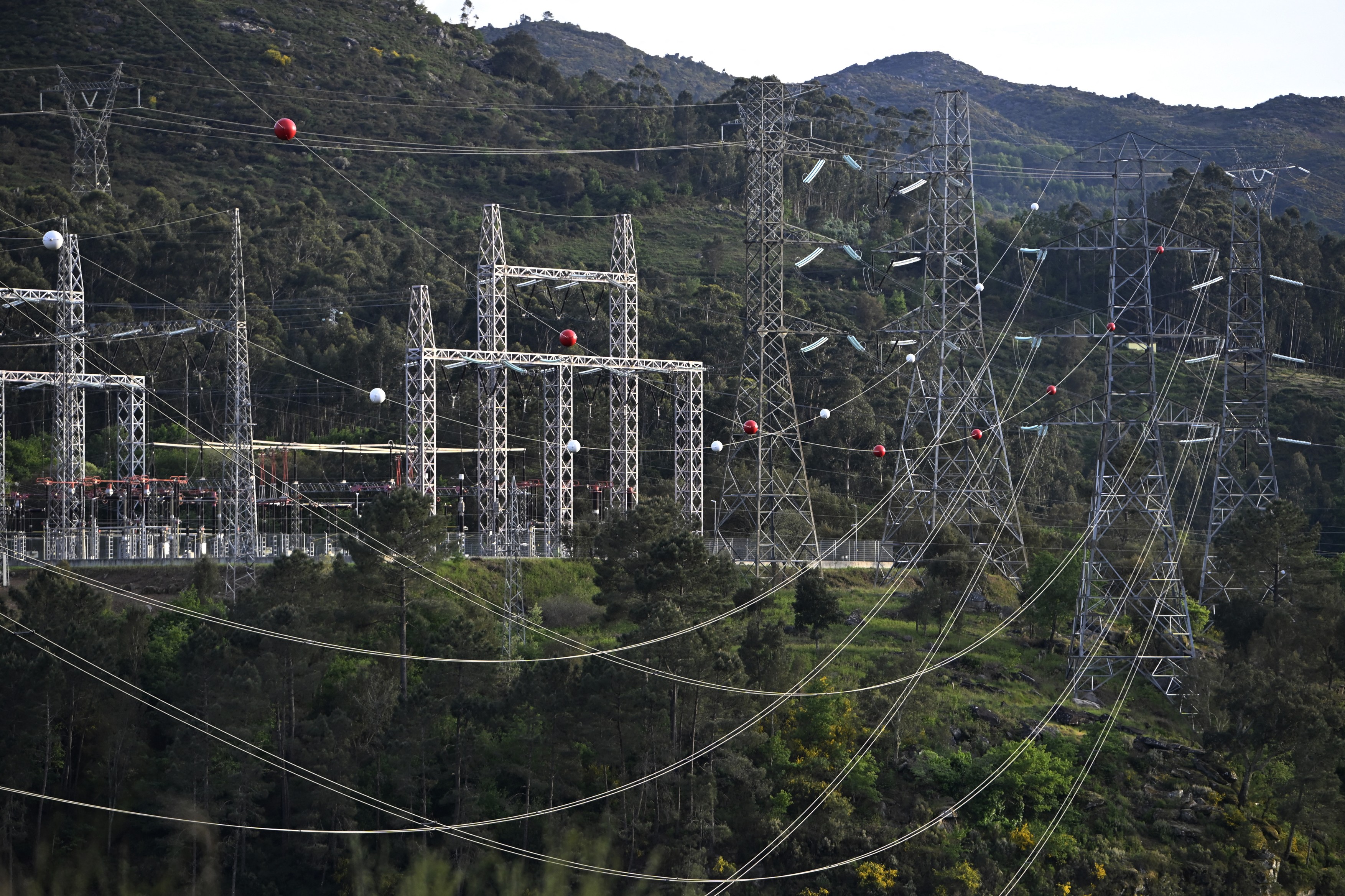 Schimburile de energie între Spania și Portugalia rămân suspendate. Autorităţile încă „nu au nicio idee” ce a provocat pana de curent