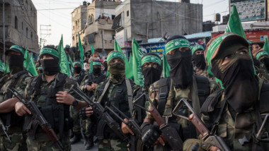luptatori hamas pe strada