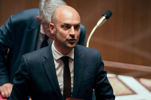 Franţa anunță că relaţia cu Algeria e blocată şi va expulza diplomaţi ca răspuns la o decizie „nejustificată şi nejustificabilă”