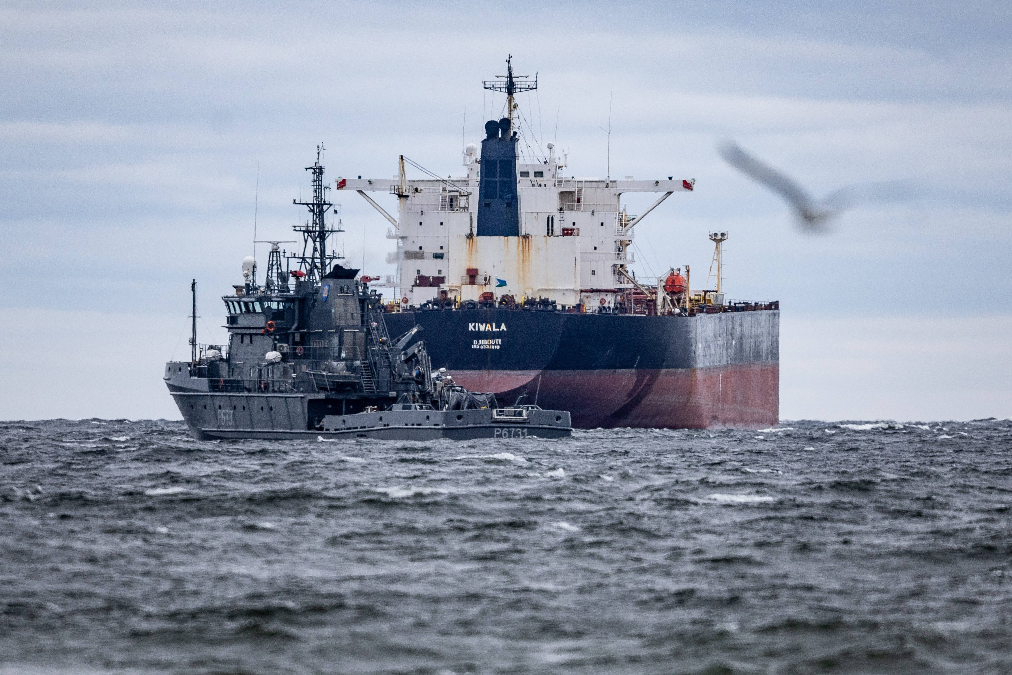 Estonia a încercat să rețină un petrolier din flota fantomă a Rusiei. „Nava a refuzat cooperarea şi și-a continuat călătoria”