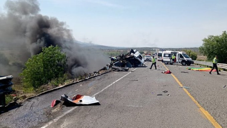 VIDEO  Tragedie în Mexic: Cel puțin 21 de persoane au murit în urma unui carambol