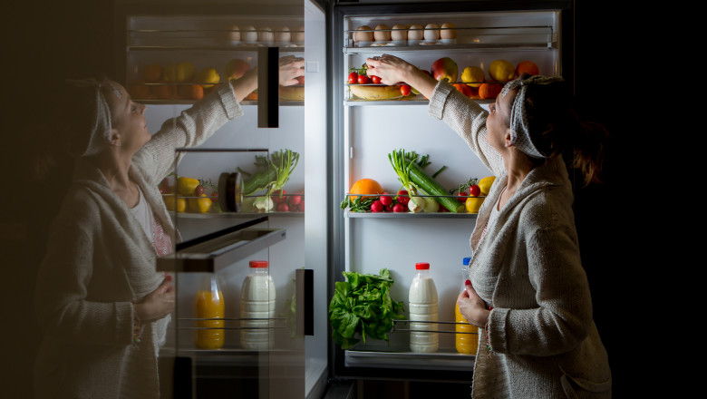 Alimente și băuturi pe care specialiștii în nutriție le recomandă seara: „Cresc nivelul de serotonină și îmbunătățesc somnul”