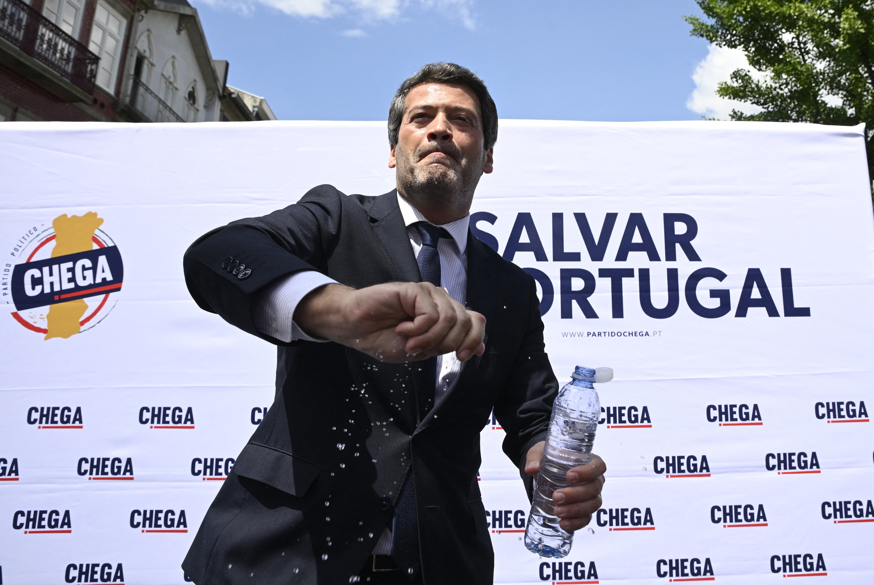 Liderului extremei drepte din Portugalia i s-a făcut rău pentru a doua oară în public, cu câteva zile înainte de alegeri 