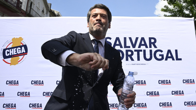 VIDEO  Liderului extremei drepte din Portugalia i s-a făcut rău pentru a doua oară în public, cu câteva zile înainte de alegeri