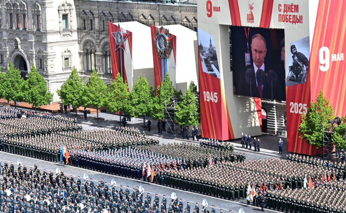 În ciuda anticipatelor convorbiri de pace, Vladimir Putin prelungește actuala strategie de apărare a Rusiei până în 2027