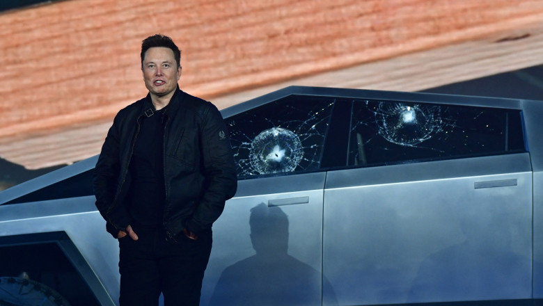 Elon Musk la prezentarea primului prototip Cybertruck în 2019