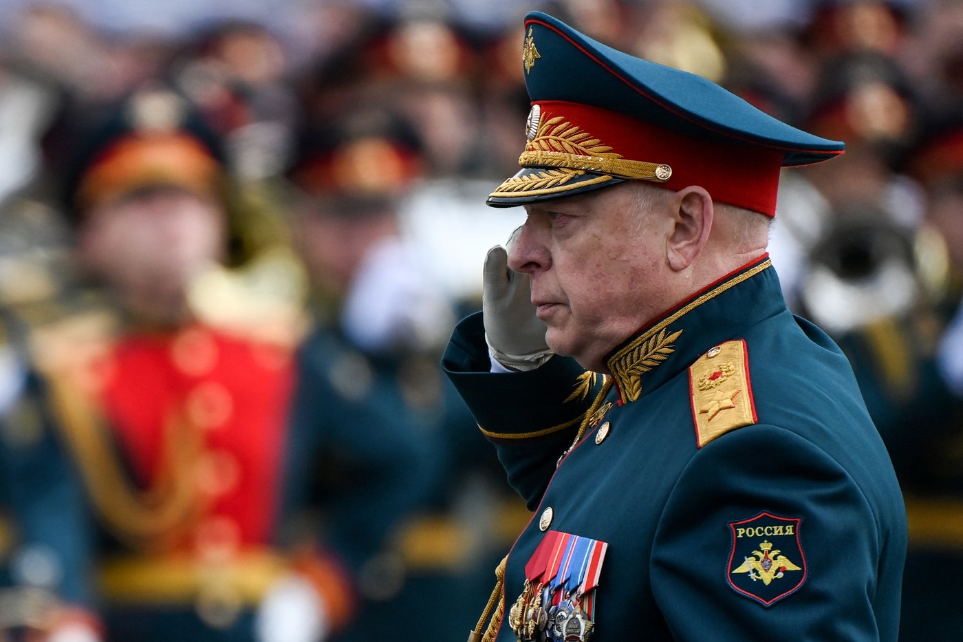 Vladimir Putin l-a demis pe comandantul Forţelor terestre ale armatei ruse. Cine este generalul Oleg Saliukov