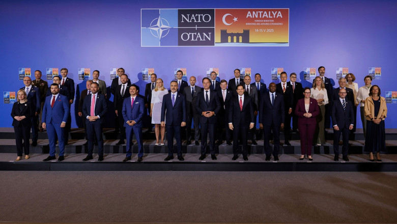 Contre între miniştrii de Externe ai Ungariei şi Poloniei la reuniunea NATO din Turcia
