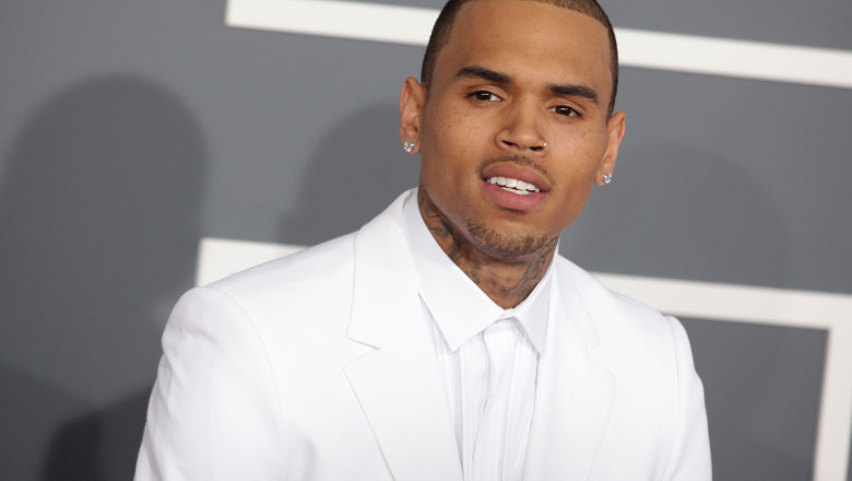 Cântăreţul Chris Brown a fost arestat și pus sub acuzare pentru agresiune şi vătămare corporală în Regatul Unit