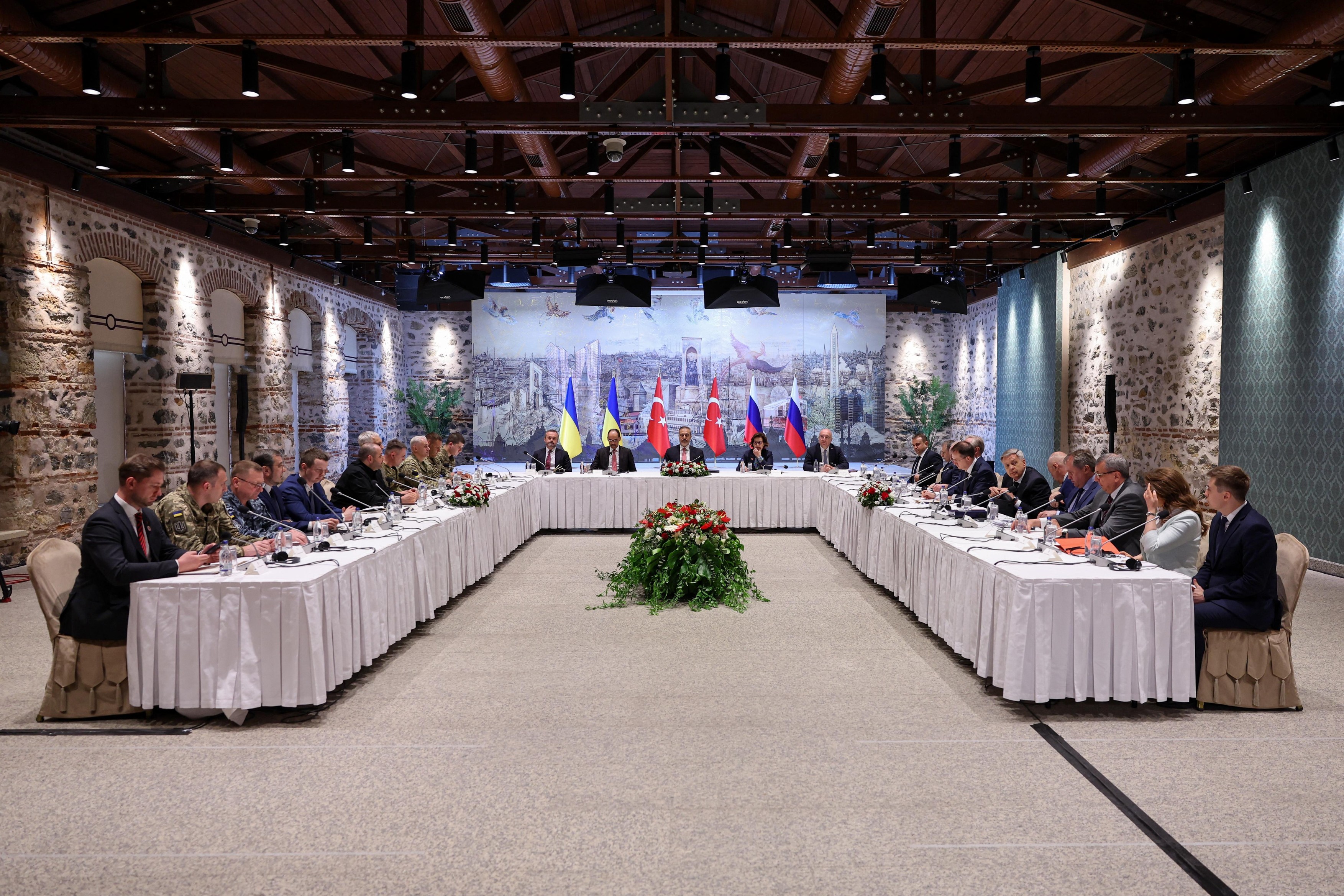 Negocierile dintre Rusia și Ucraina de la Istanbul s-au încheiat după mai puțin de două ore: cerințele Moscovei, „rupte de realitate”