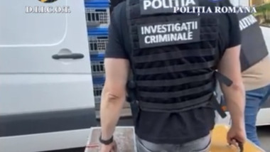 politisti care au confiscat porumbei furati