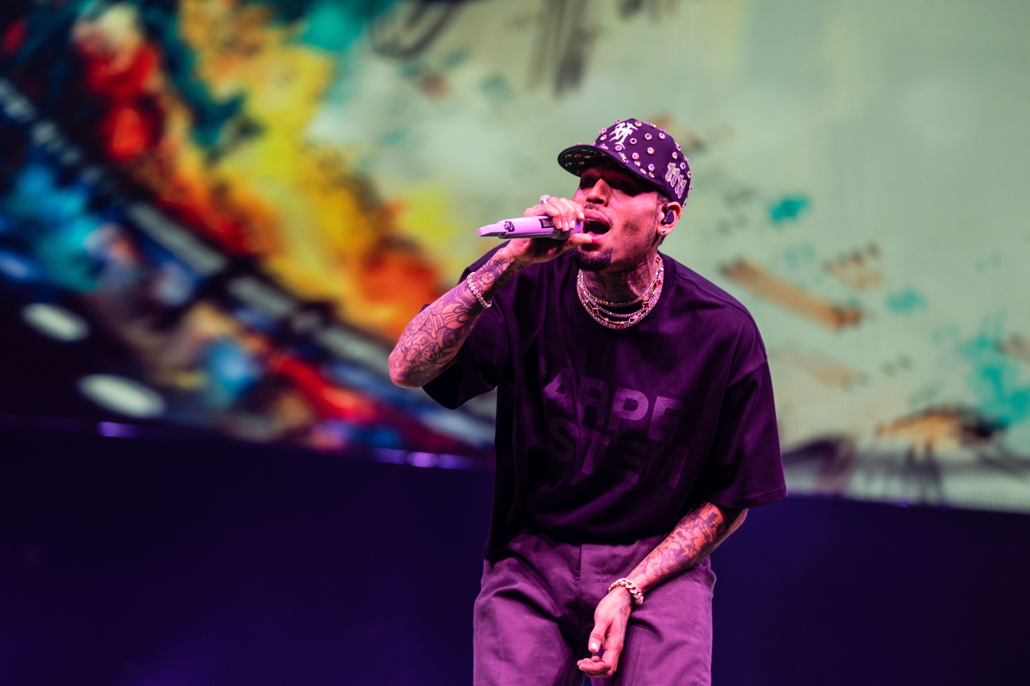 Chris Brown rămâne în detenție până la mijlocul lunii iunie. Artistul este inculpat pentru vătămare corporală în Marea Britanie