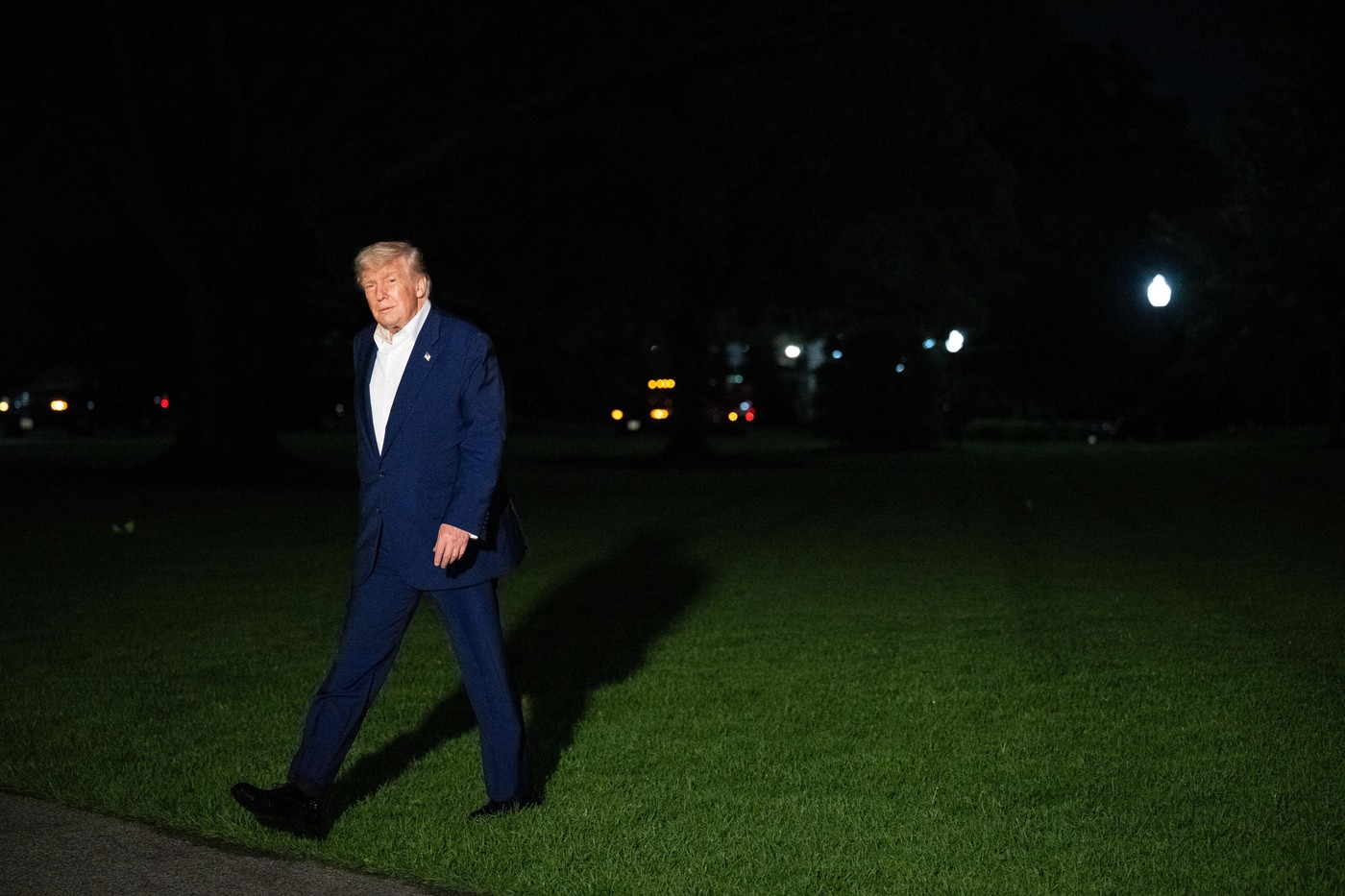 Trump anunță că va vorbi luni cu Putin. „Să sperăm că va fi o zi productivă”