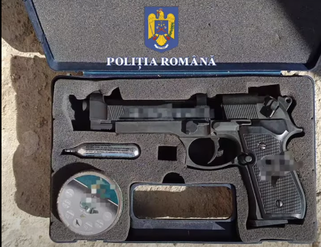 Val de percheziții ale Poliției Române în țară, în dosare privind arme și muniții deținute ilegal. Zeci de persoane duse la audieri