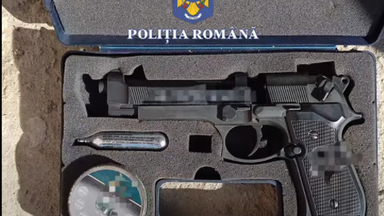 Val de percheziții ale Poliției Române în țară, în dosare privind arme și muniții deținute ilegal. Zeci de persoane duse la audieri