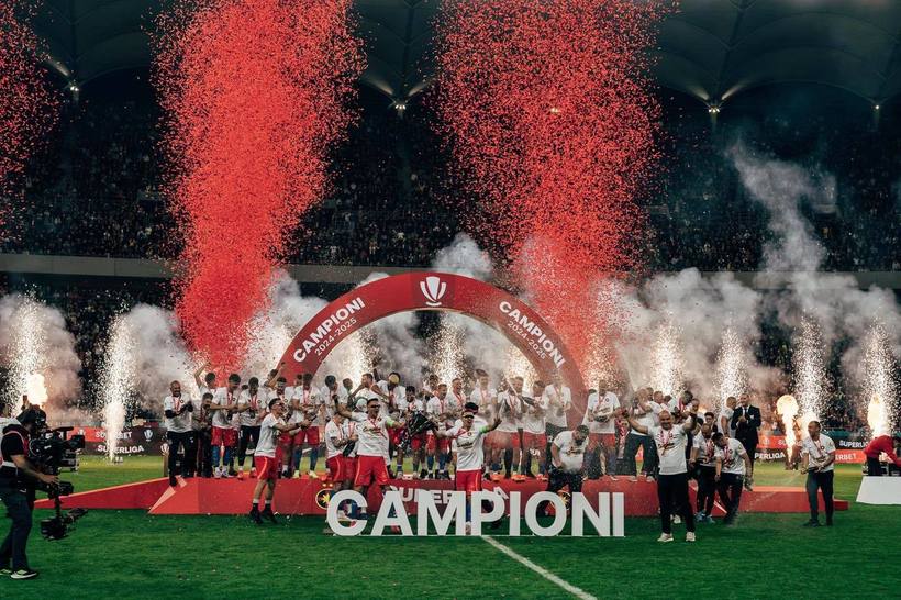 FCSB a primit trofeul de campioană după ce a câştigat ultimul meci de acasă din acest sezon