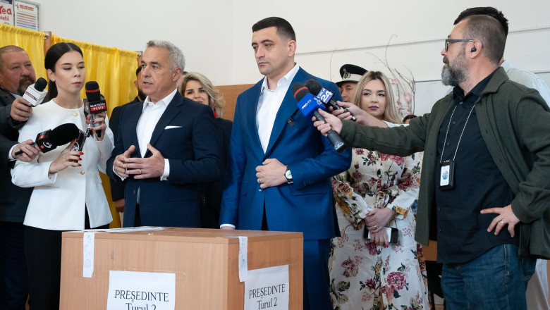 VIDEO  George Simion, către polițistul care i-a interzis să facă declarații în secția de vot: „Nu e foarte frumos ce ați făcut”
