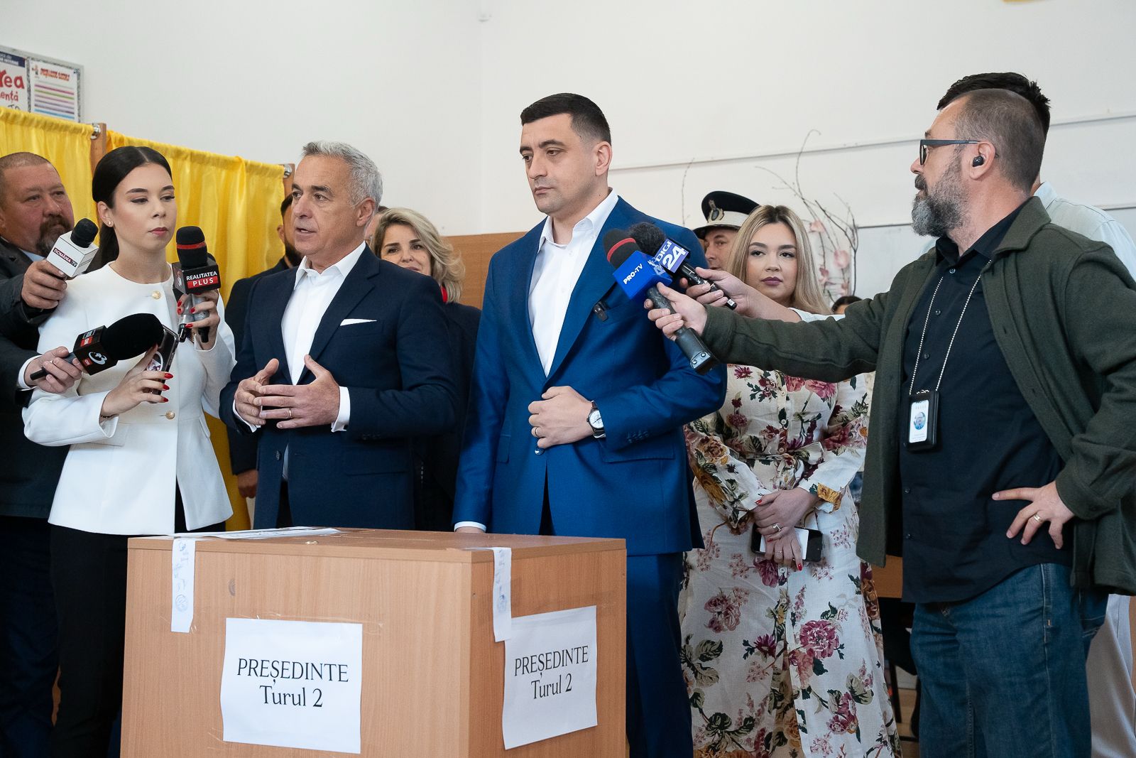 Simion, către polițistul care i-a interzis să facă declarații în secția de vot: „Nu e foarte frumos ce ați făcut”. Ce spune IPJ Ilfov