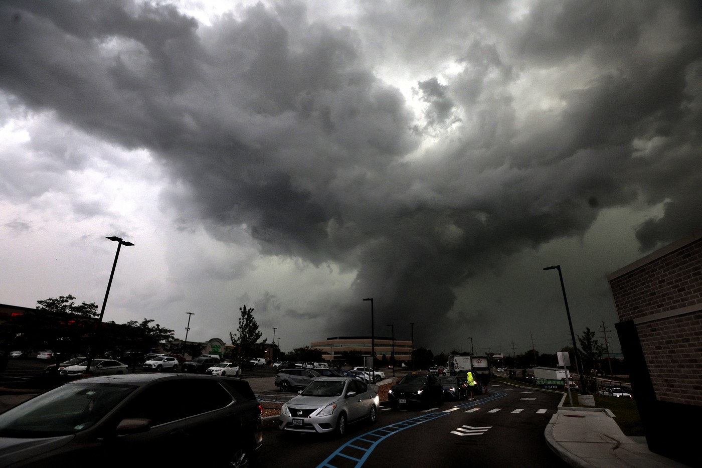 Tornade și furtuni puternice în SUA: cel puțin 27 de morți în Missouri şi Kentucky