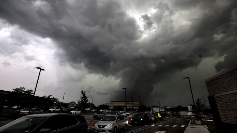 GALERIE FOTO  Tornade și furtuni puternice în SUA: cel puțin 27 de morți în Missouri şi Kentucky