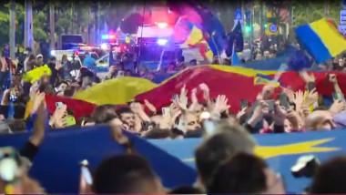 Susținători ai lui Nicușor Dan în centrul Capitalei.
