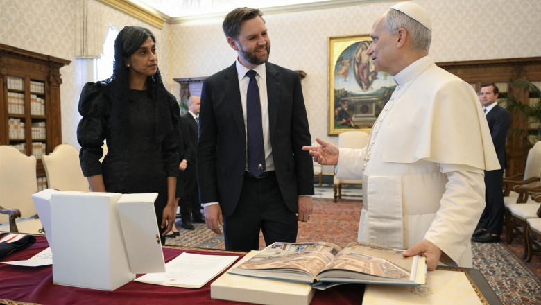 FOTO  Papa Leon al XIV-lea l-a primit în audienţă pe vicepreşedintele american JD Vance. Despre ce au discutat cei doi