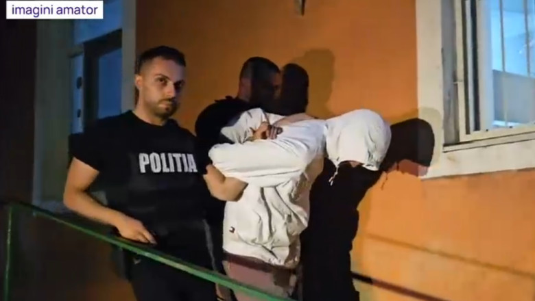 Un bărbat acuzat de furt i-a atacat pe polițiștii care încercau să-l prindă. A mușcat de mână un agent