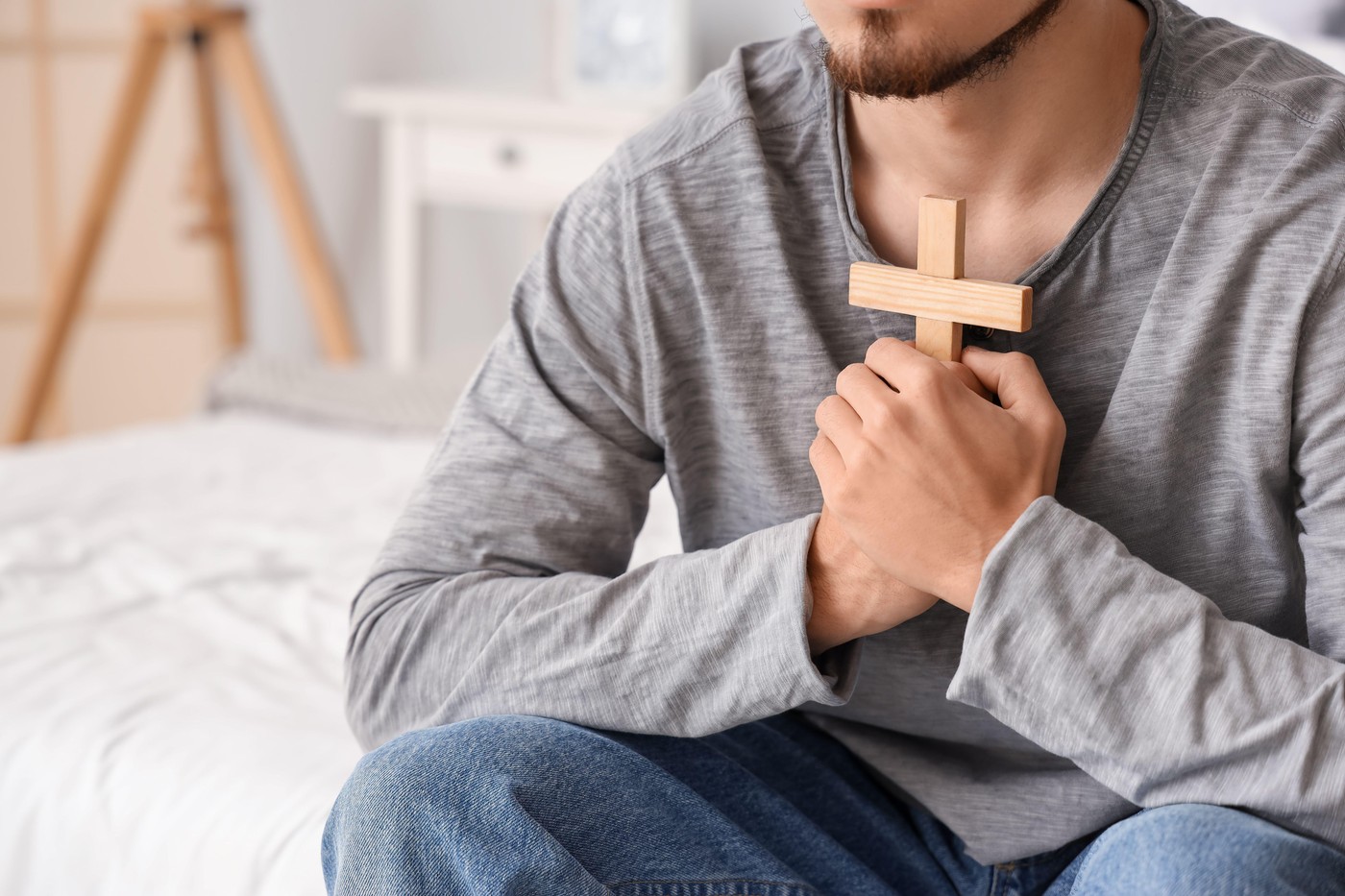 Bărbații tineri conduc o „renaștere religioasă” în SUA. Creștinismul câștigă adepți în Generația Z și la nivel global