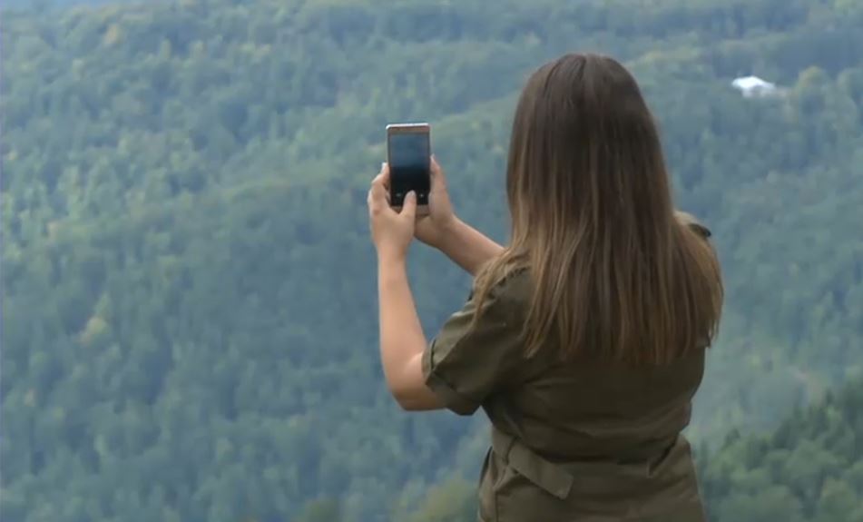 O femeie din Botoșani a intrat în șoc anafilactic în timpul unui live pe TikTok. Un medic rezident care o urmărea i-a salvat viața