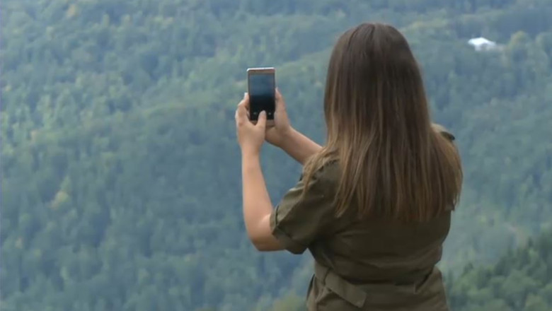 O femeie din Botoșani a intrat în șoc anafilactic în timpul unui live pe TikTok. Un medic rezident care o urmărea i-a salvat viața