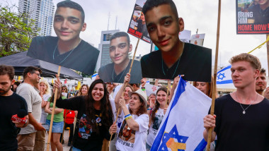 israelieni cu porttretul lui edan alexander