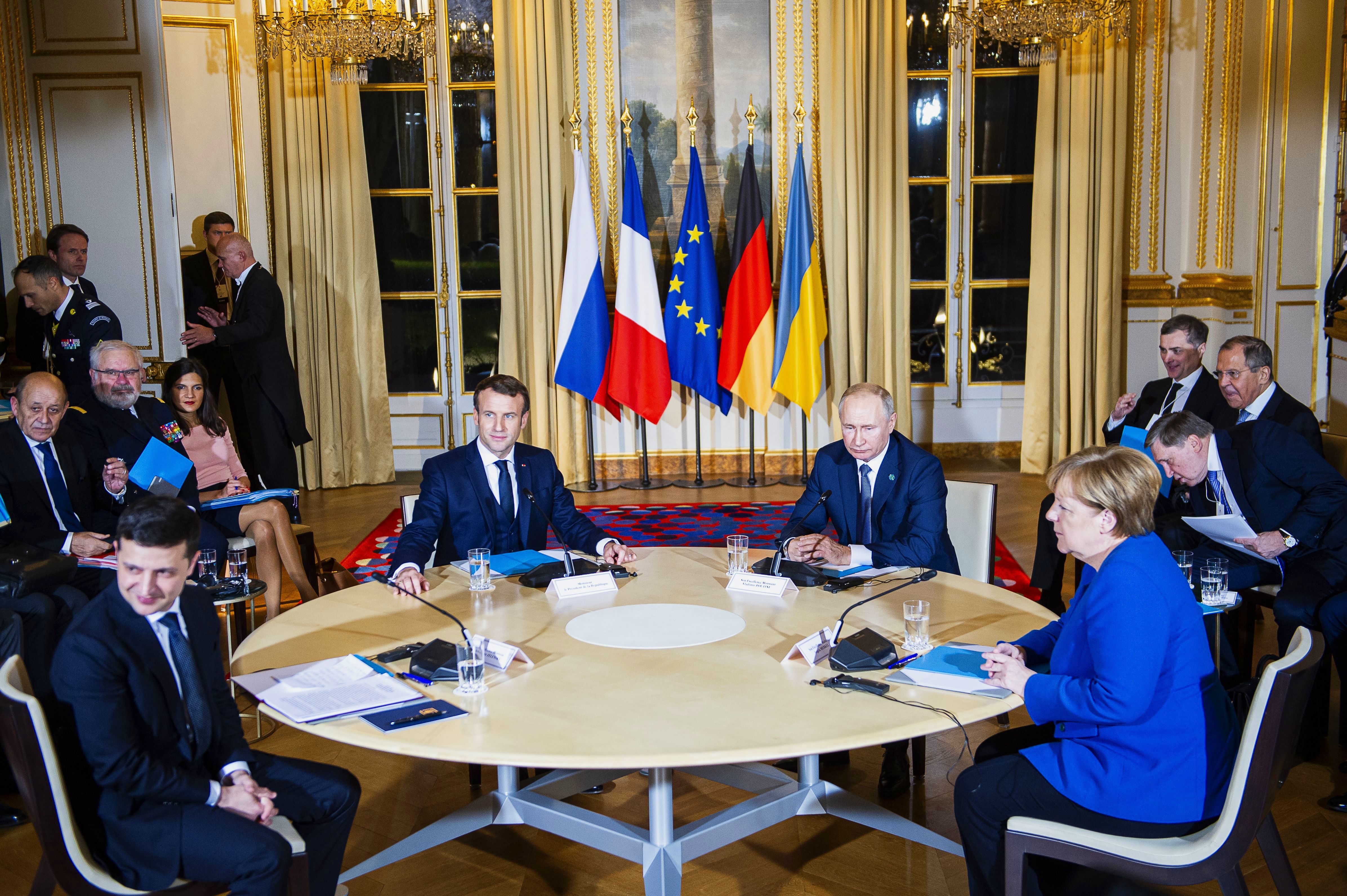 Cum au decurs primele negocieri față în față dintre Putin și Zelenski. Culisele discuțiilor în format Normandia din 2019