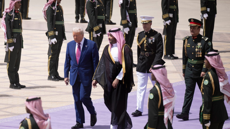 Donald Trump, primit cu onoruri regale în Arabia Saudită. Prima vizită externă majoră din noul mandat