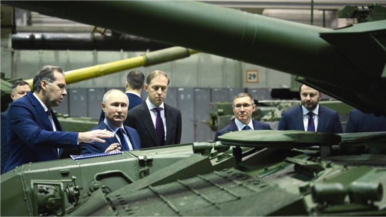 Vladimir Putin în vizită la Uralvagonzavod, cea mai mare fabrică de tancuri din Rusia