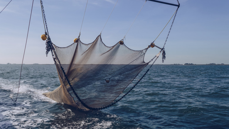 Straightened,Trawler,Net,Is,Going,Down,To,Sea,Bottom