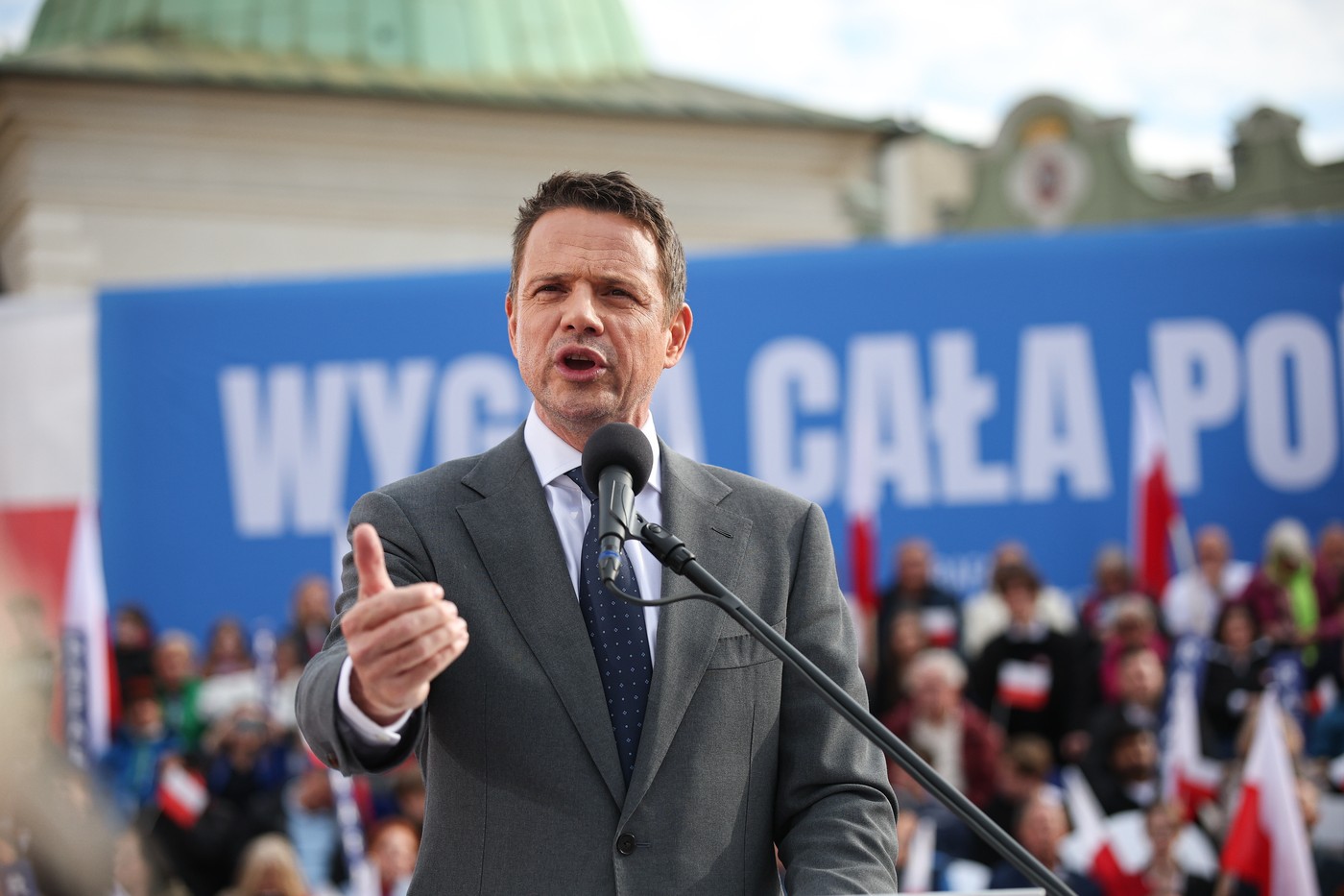 Primarul Varșoviei, Rafal Trzaskowski, ocupă prima poziţie în sondaje înaintea primului tur al alegerilor prezidenţiale din Polonia