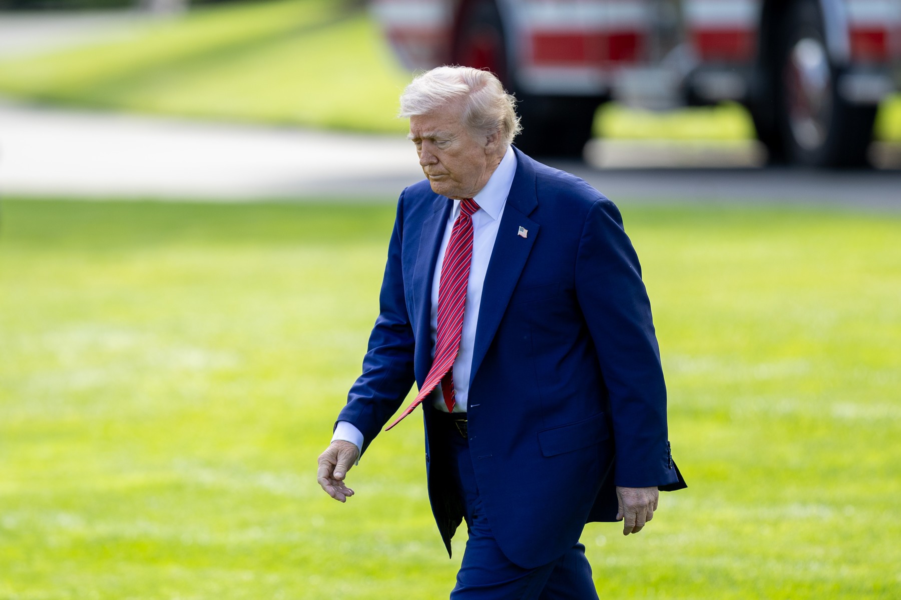Analiştii îl contrazic pe Donald Trump. „Amenințările președintelui nu vor aduce producția de iPhone în SUA”