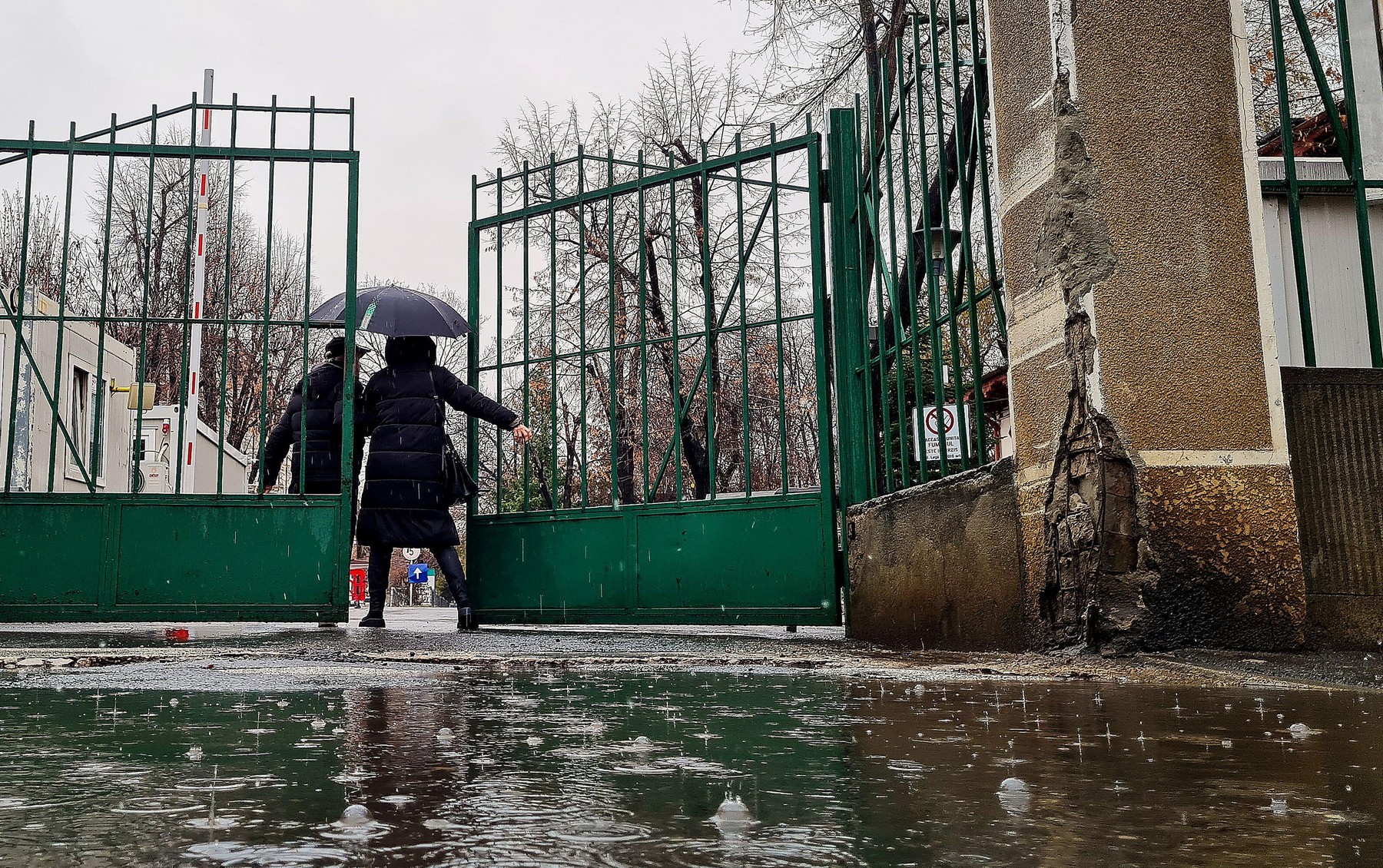 HARTA Ploi torentiale si vijelii in mai multe judete din tara, inclusiv in Capitala. Meteorologii au emis cod portocaliu