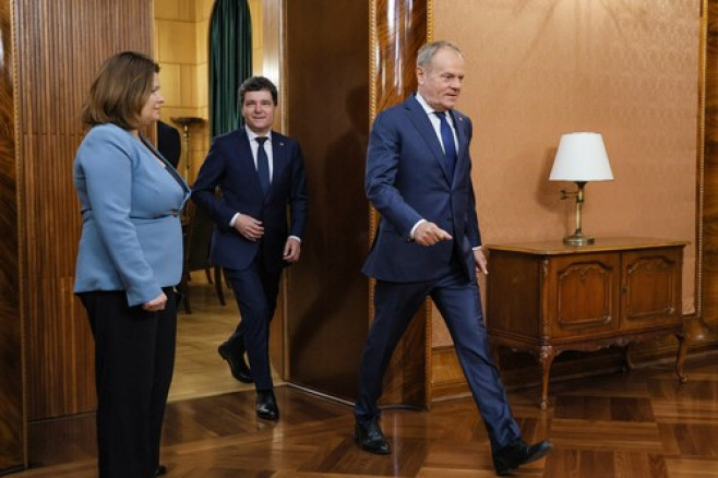 Nicușor Dan a fost întâmpinat la sediul guvernului de la Varșovia de premierul polonez Donald Tusk